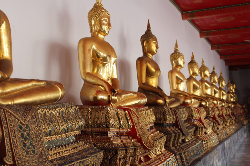 bangkok thailand grand palace statues