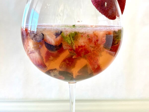 Berry Rosé Mint Fizz