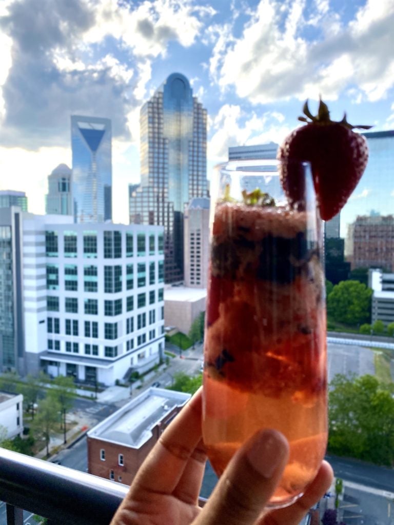 Berry Rosé Mint Fizz