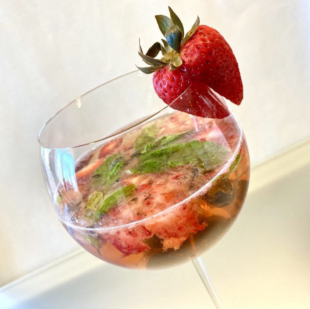 Berry Rosé Mint Fizz