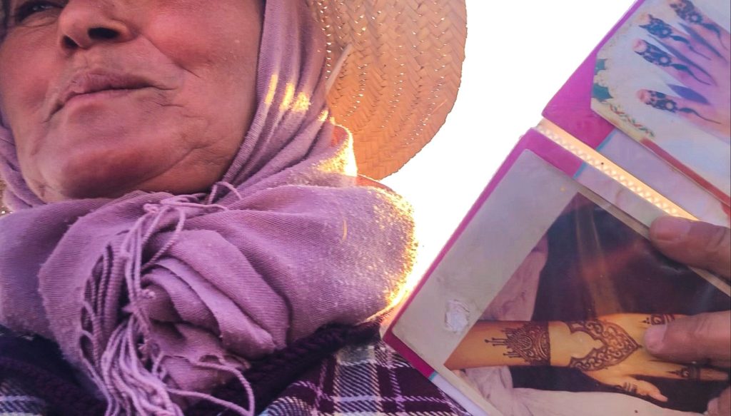 henna woman marrakech