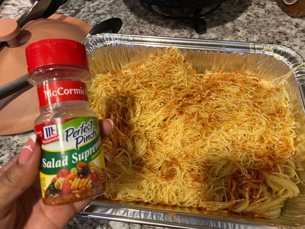 Supreme salad seasoning and pasta