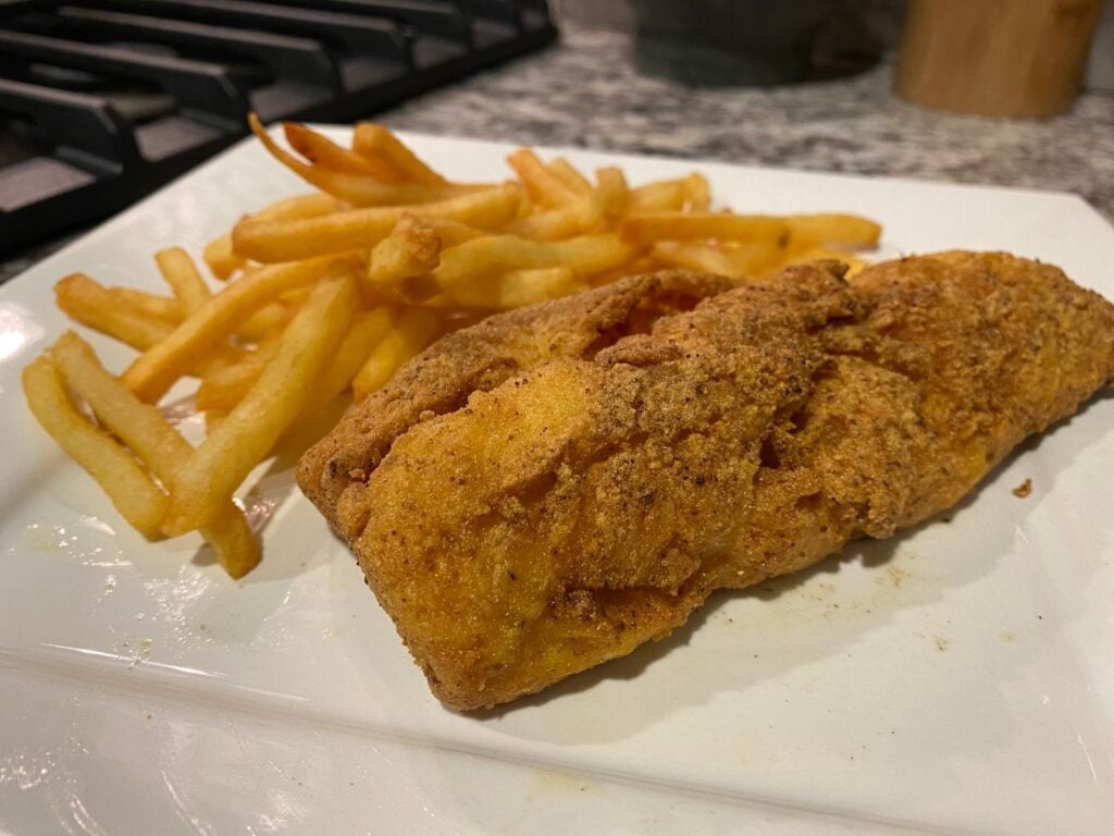 Photo of fried fish and fries by Elicit Folio