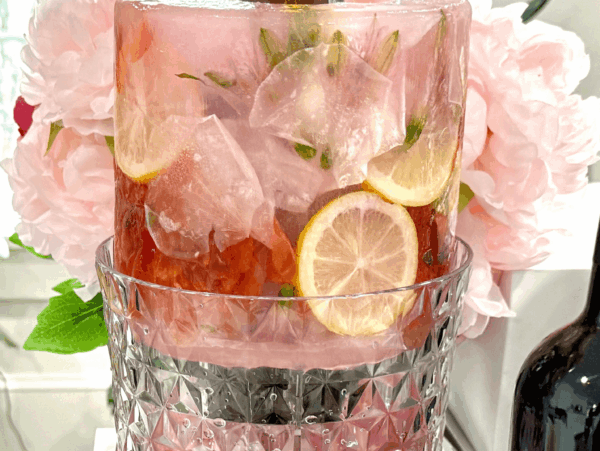 Photo of ice mold with flowers