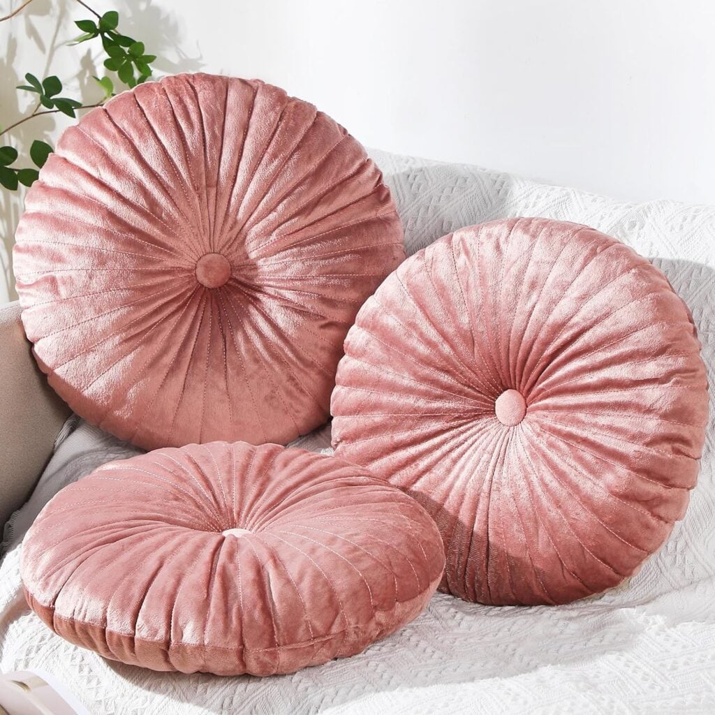 Rose pink pillows, round