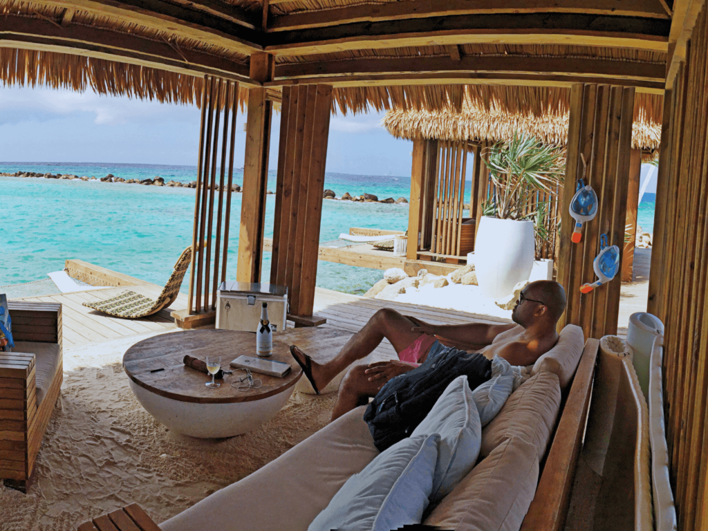 photo of vernon inside of a private cabana in Aruba by elicit folio