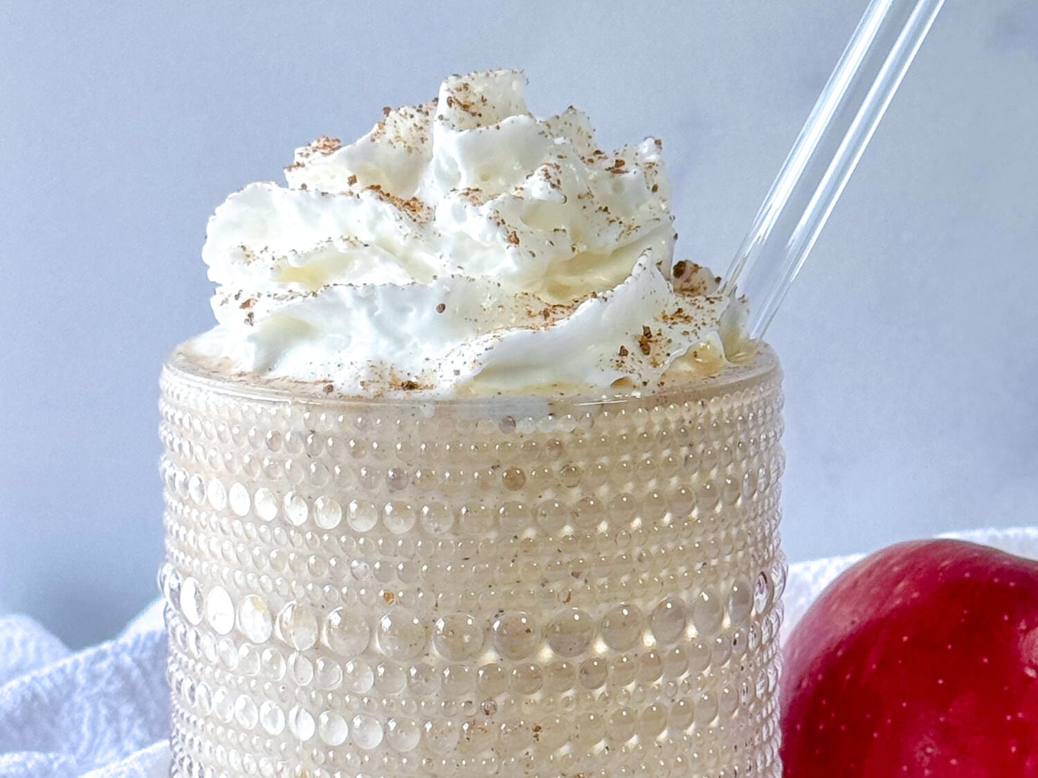 Close up photo of an apple smoothie