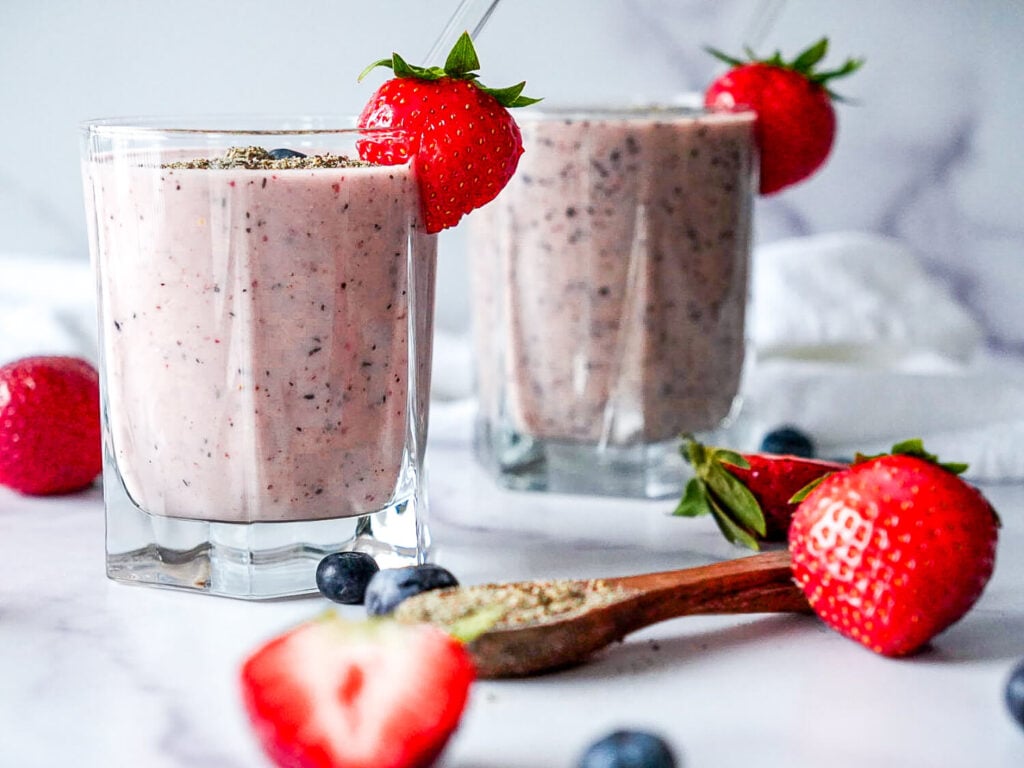 photo of two Strawberry Blueberry Smoothie glasses