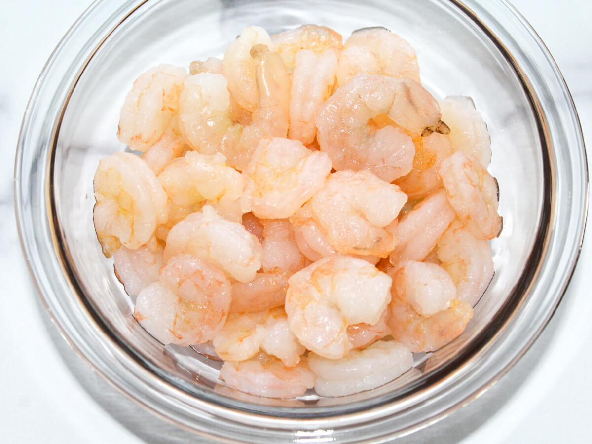 photo of raw shrimp in a glass bowl