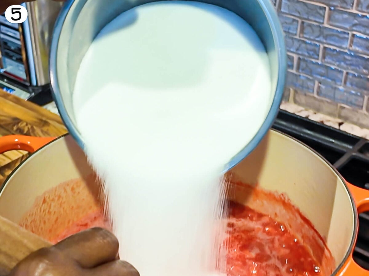 step 5 photo of white sugar being added to the jam