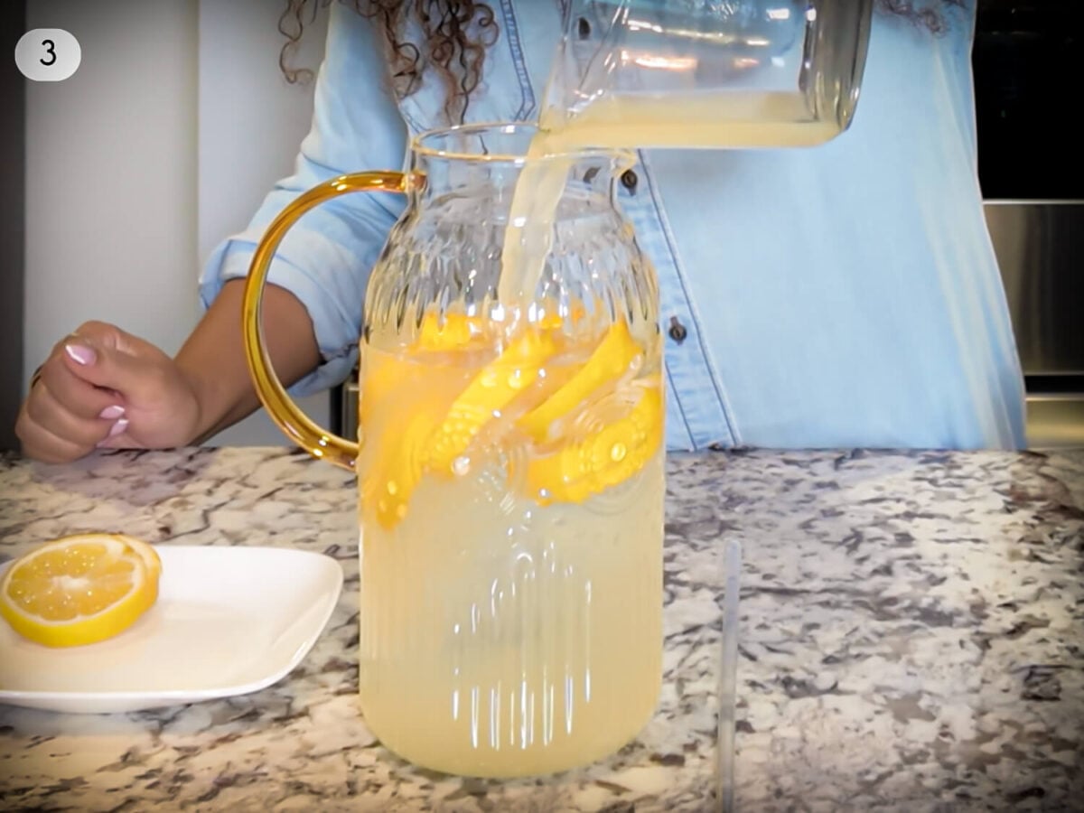 step 3 photo showing lemon juice being poured into water