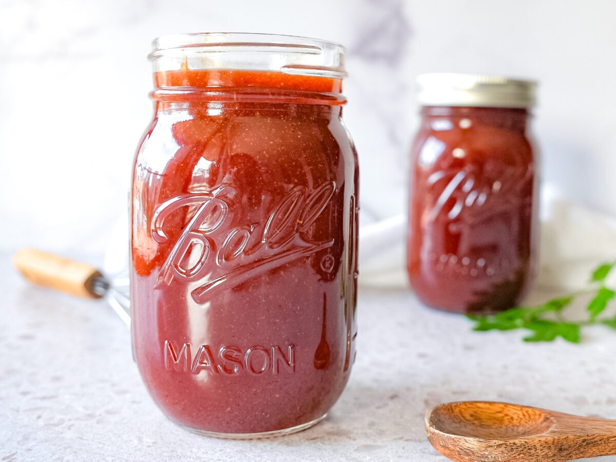 photo of 2 honey bbq sauces in 2 mason jars