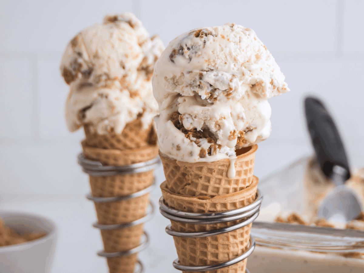photo of Oatmeal Cream Pie Ice Cream on two cones