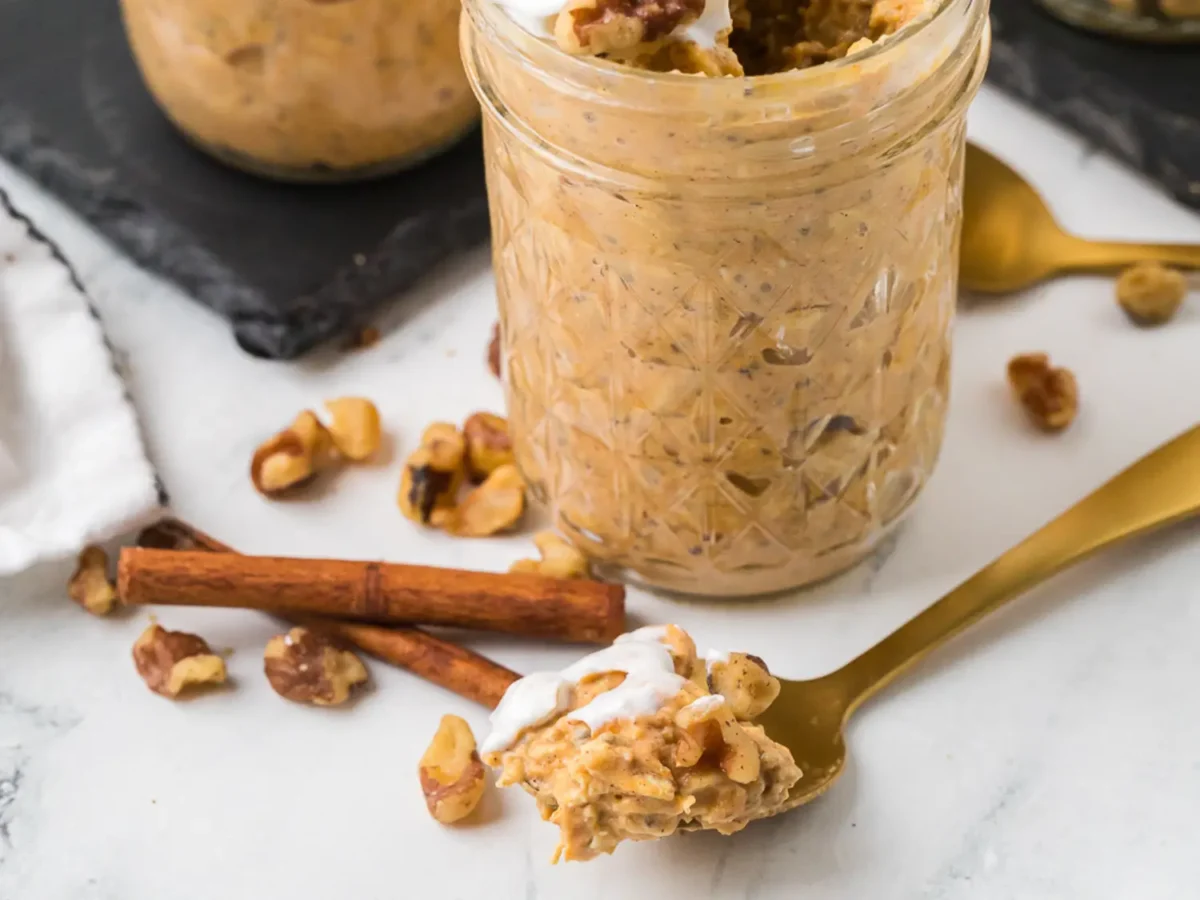 photo of a gold spoon that just scooped some of the pumpkin overnight oats out of a mason jar