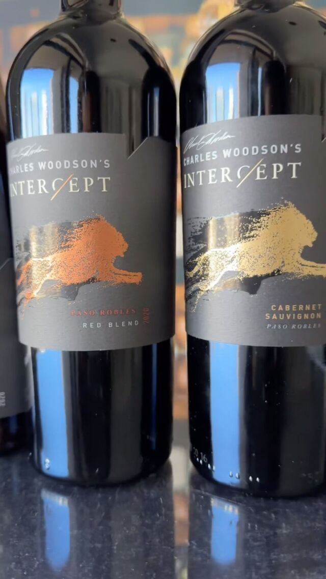 #ad During our girls’ night, we discovered a brand new wine collection from @interceptwines by Charles Woodson! Their team sent us 4 different wines to try (Pinot Noir, Cabernet Sauvignon, Chardonnay, Red Blend) and these wines complimented our meal beautifully! If you’re interested in learning more about this solid wine collection, 🍷be sure to visit the link in my bio to learn more about their upcoming promotion in February! This coming February, the Intercept Wine Team is inviting shoppers to ‘Raise a Glass to Excellence’ in celebration of Black History Month. To enter, find a store that sells Intercept Wines. From there you could have a chance to win a professional wine training course from their team to further your wine education, and continue to “Build Your Legend” 
.
..
...
#ad #sponsored #Raiseaglasstoexcellence #interceptwines #buildyourlegend #elicitfolio #704 #blogger #lifestyleblogger #travelblogger #charlotteblogger #clt #blackgirlswhoblog #blog #motivation